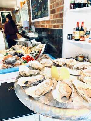 La Petite Poissonnerie Seafood & Champagne Bar