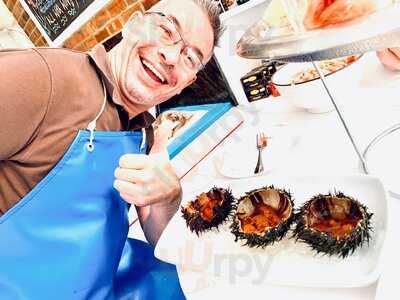 La Petite Poissonnerie Seafood & Champagne Bar