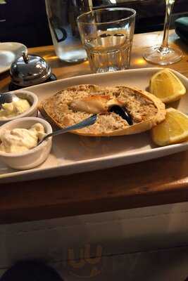 La Petite Poissonnerie Seafood & Champagne Bar