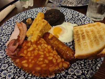 Moon Under Water - Jd Wetherspoon