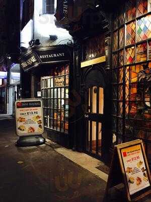 Thai Square Wig & Pen