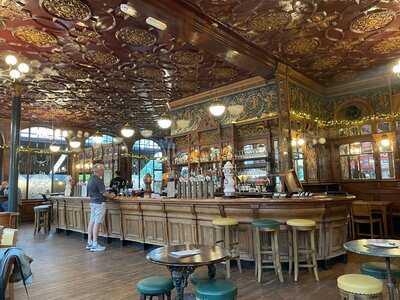 The Black Lion Pub & Boutique Rooms