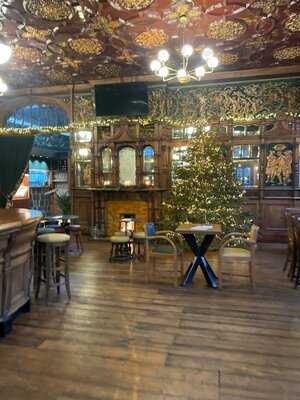 The Black Lion Pub & Boutique Rooms