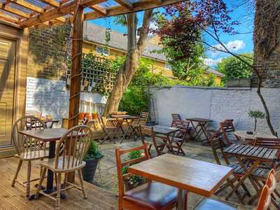 Ribbons & Taylor Cafe