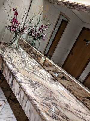 Madisons At The Washington Mayfair