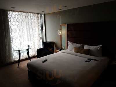 Restaurant At Radisson Edwardian Pastoria