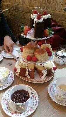 Salvage Beaute Vintage Tea Rooms