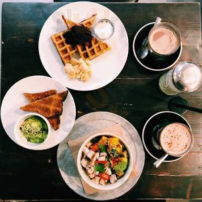 The Good Life Eatery