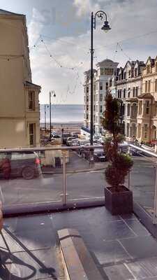 Hq Bar And Restaurant