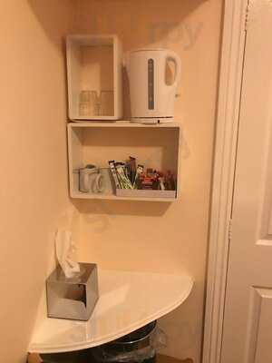 Hq Bar And Restaurant