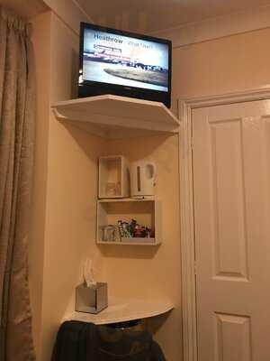 Hq Bar And Restaurant