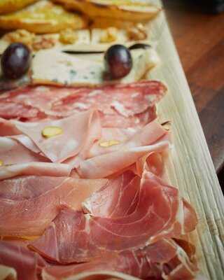 Wine & Love Wine Bar