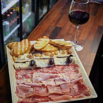 Wine & Love Wine Bar