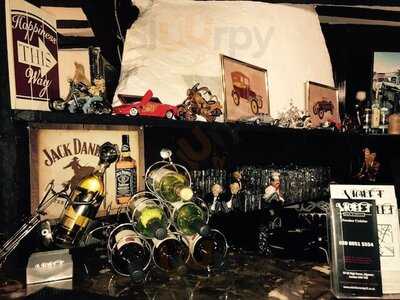 Violet Bar And Grill