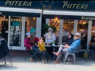 Putera Puteri Cafe