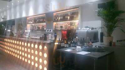 Pequeno Restaurant & Wine Bar