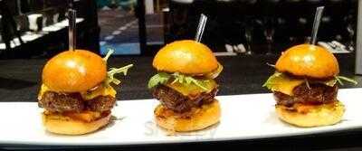 Fahrenheit Burger & Champagne Bar
