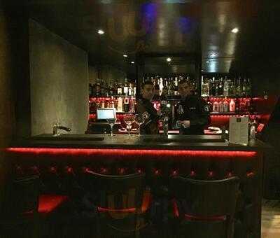 Fahrenheit Burger & Champagne Bar