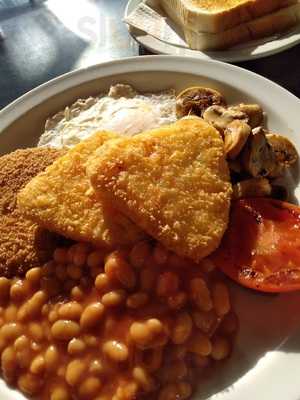 Oval Cafe And Snack Bar