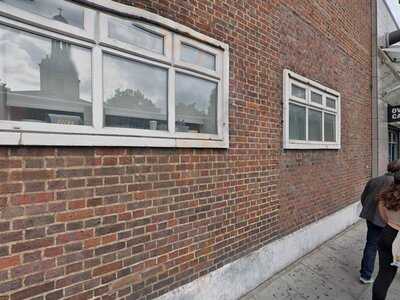 Oval Cafe And Snack Bar