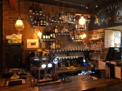 De Mezka Mediterranean Kitchen & Bar