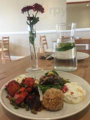 Mon Way Bistro & Cocktail Bar