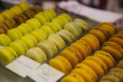 L'orchidee Macarons & Cakes