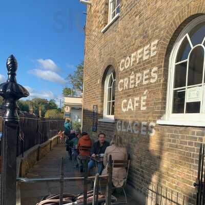 Madeleine’s Creperie