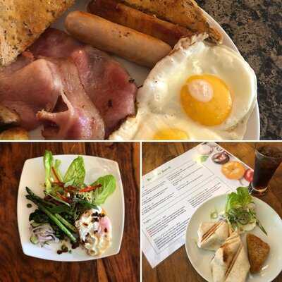 The Green Parrot Bar