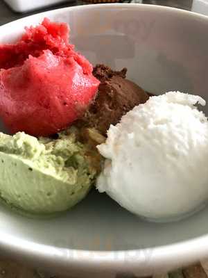 Snobby Whale - Rolled Ice Cream