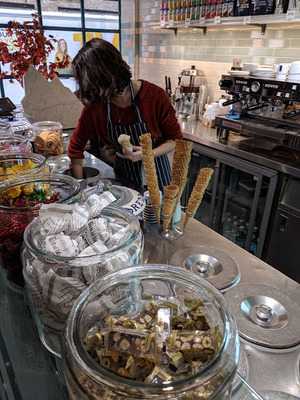 Snobby Whale - Rolled Ice Cream