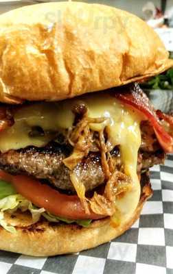 Roxbury Bar And Grill