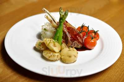 Kikii Bar & Restaurant