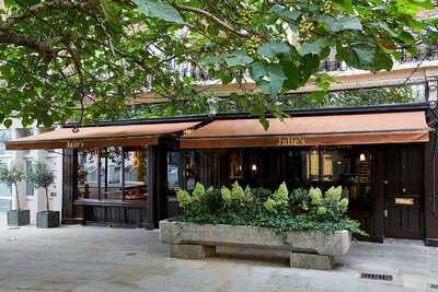 Julie's Restaurant & Bar