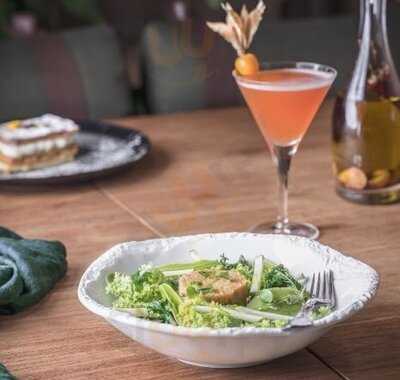 Arado Restaurant & Bar