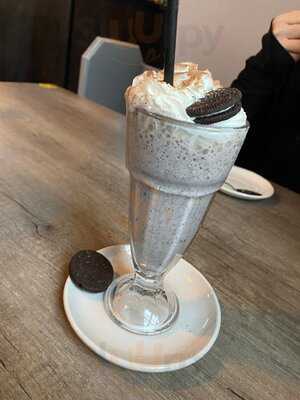 Harley's Bistro & Cafe Bar