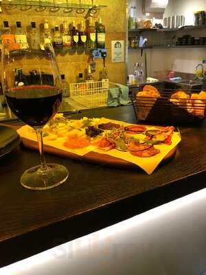 The Tasting Rooms Wine Lounge