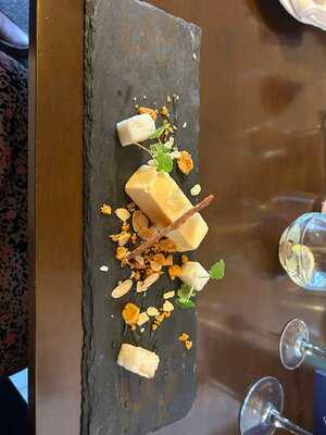 Paris Bar & Restaurant