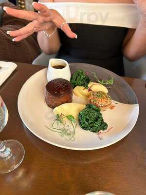 Paris Bar & Restaurant