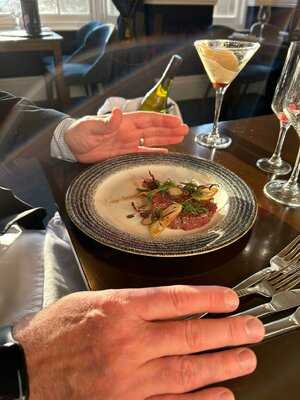 Paris Bar & Restaurant