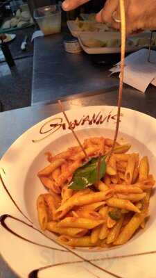 Giovanni's In The Bay