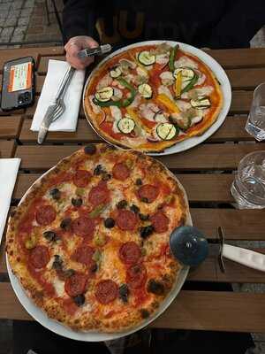 Giovanni's In The Bay