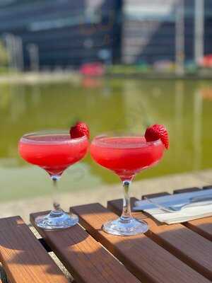 Giovanni's In The Bay