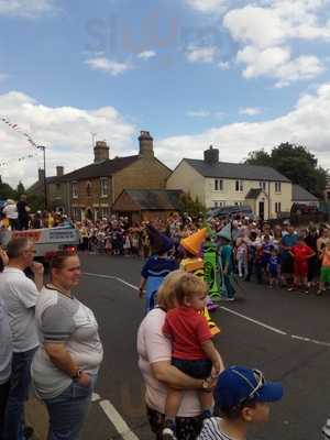 The Three Horseshoes