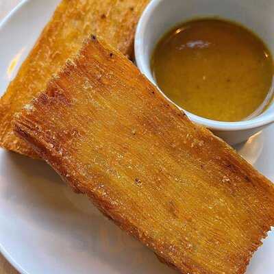 Lyon's Seafood & Wine Bar