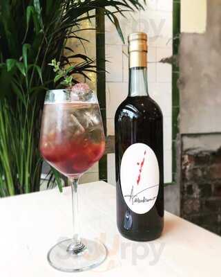 Lyon's Seafood & Wine Bar