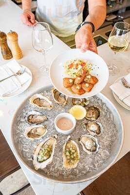 Lyon's Seafood & Wine Bar