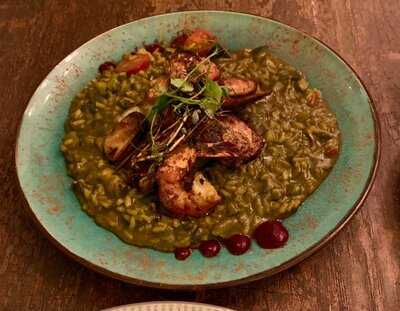 Miraflores Bar & Lounge