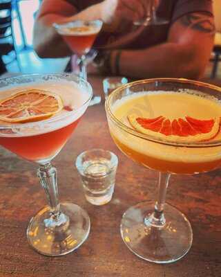 Miraflores Bar & Lounge