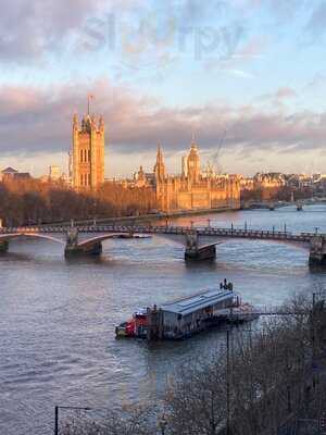 Big Ben View Lounge At Park Plaza Riverbank